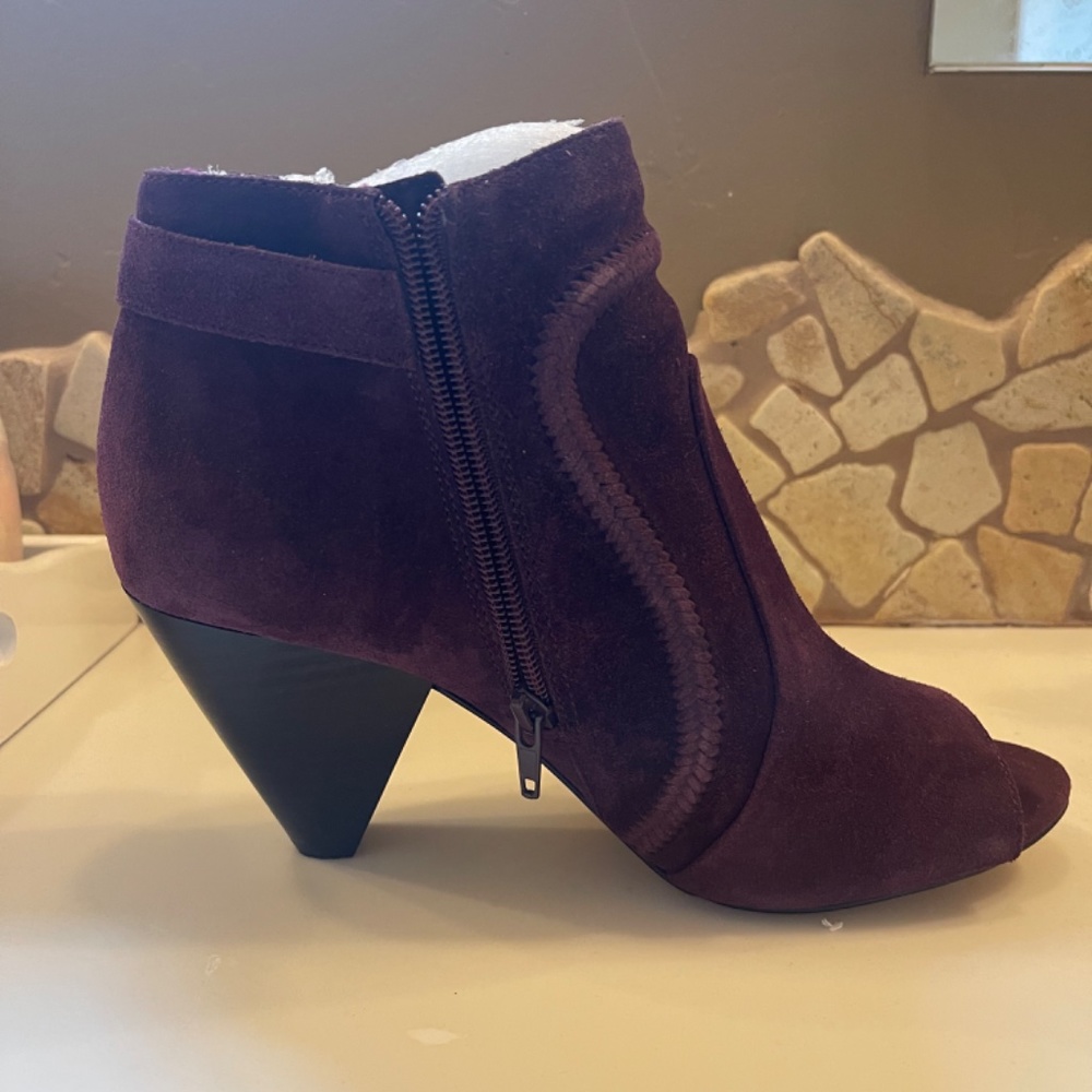 Vince Camuto NEW NIB Suede Leather Shoes/Shooties Sz 9.5M - Picture 7 of 8
